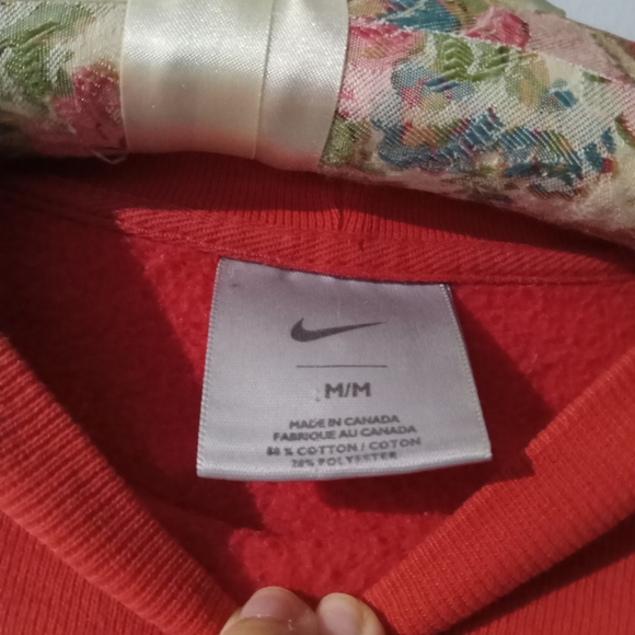 Red Nike crewneck with embroidered logo - Picture 3 of 4